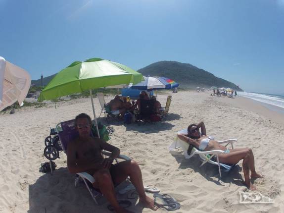 Com a Paula, em dia de muito sol na praia dos Ingleses, no norte de Florianópolis, Santa Catarina